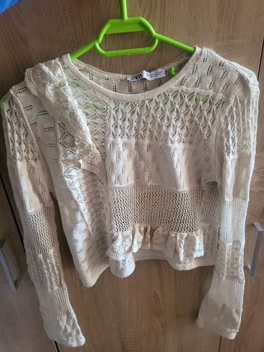 Bluza cu dantelă