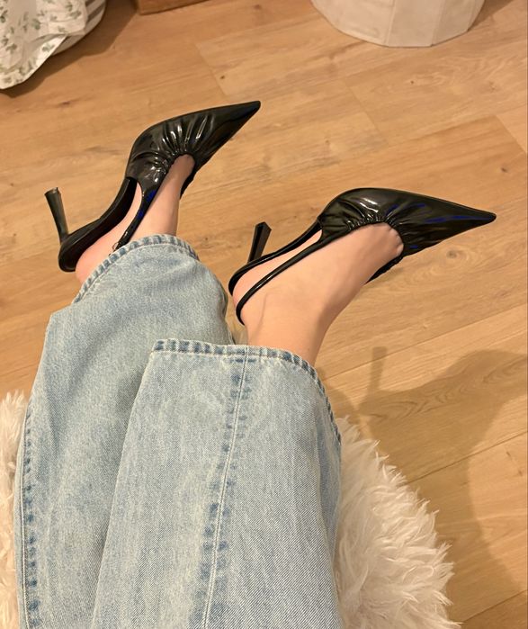 Токчета закупени от Stradivarius 39 размер