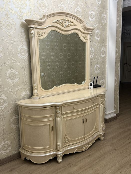 Комод с зеркалом