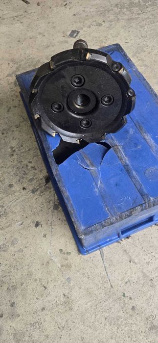 De vanzare menghina conuri si un con de planat iso 50