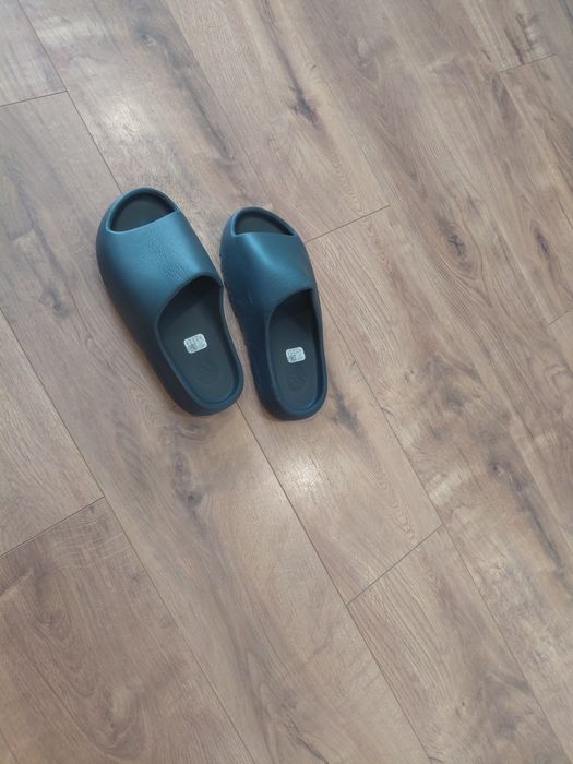 Yeezy slides черни номер 44 1/2