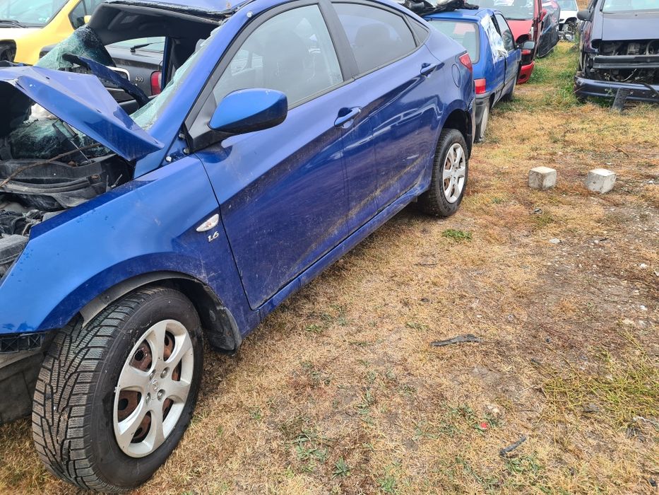 Хюндай Акцент 1.6, бензин на части. Hyundai Accent. 2012 година Автома