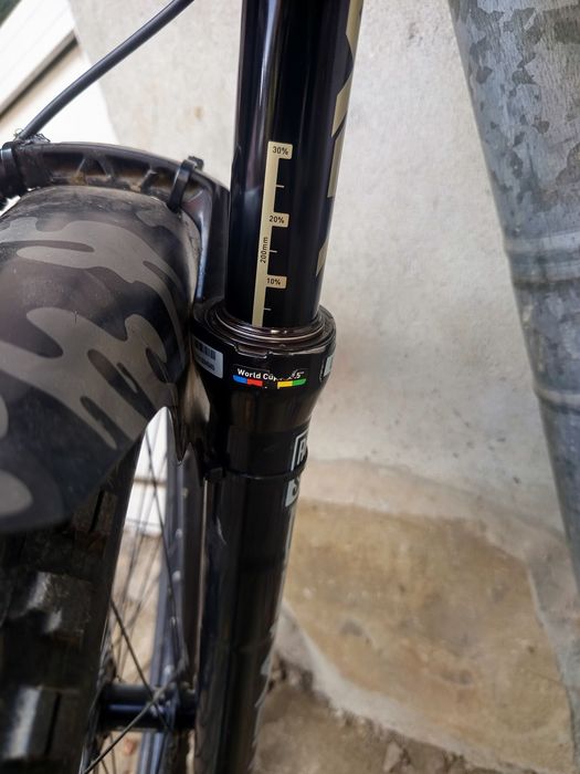 Commencal V4 supreme 2022.