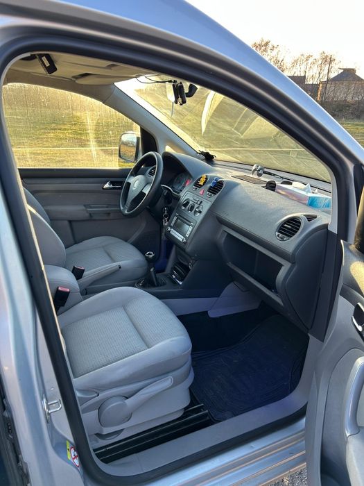 Volkswagen Caddy Maxi Life 7 locuri