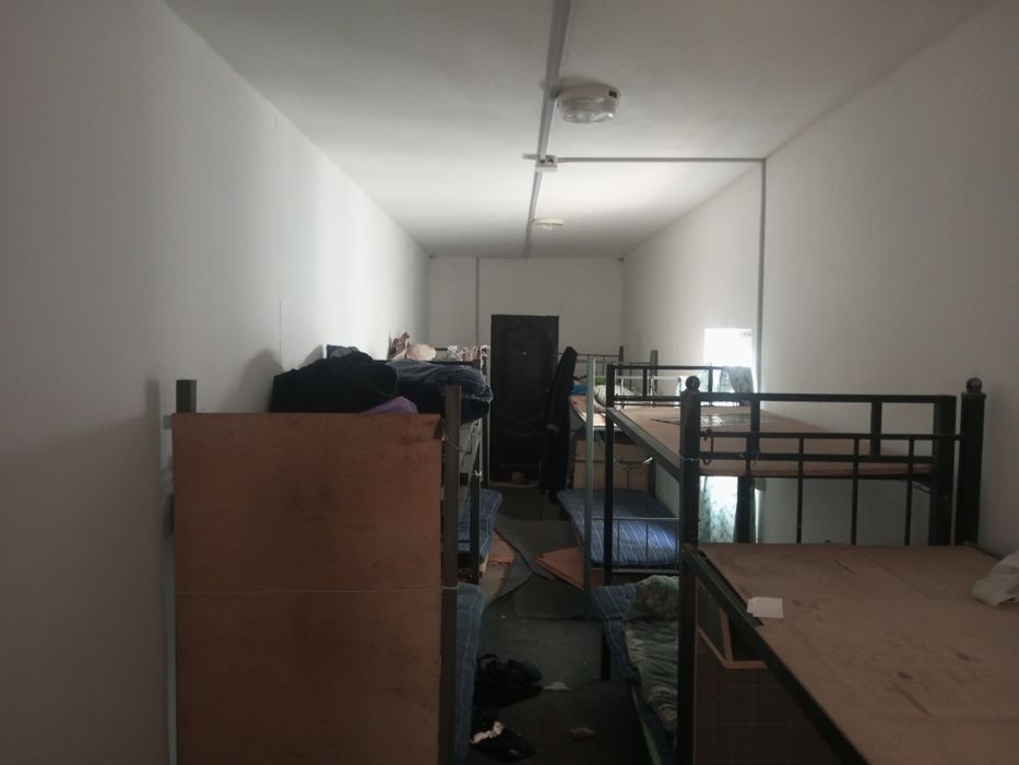 Konteyner sotiladi krovati bilan