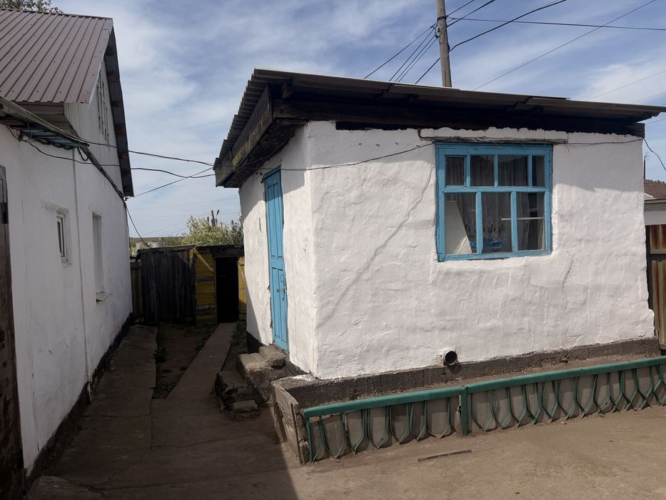 Продам дом из 3-х комнат, кирпичный