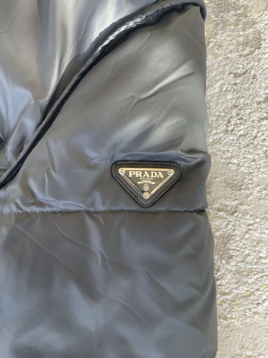 Куртка Prada в отличном состоянии
