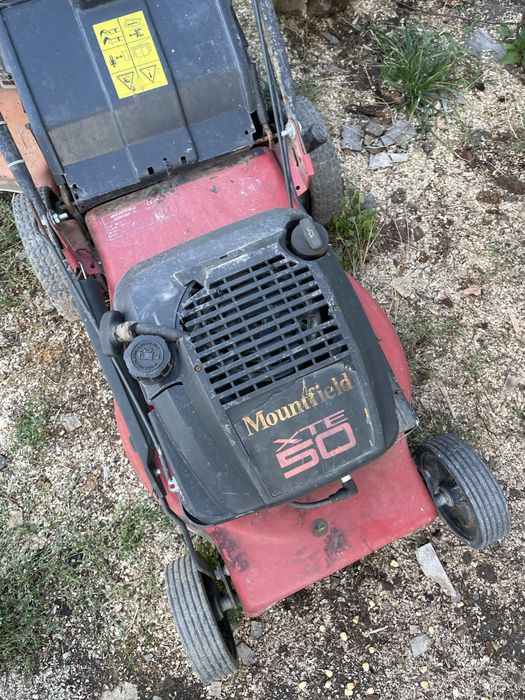 Vand 2 cositoare gazon de reparat Husqvarna