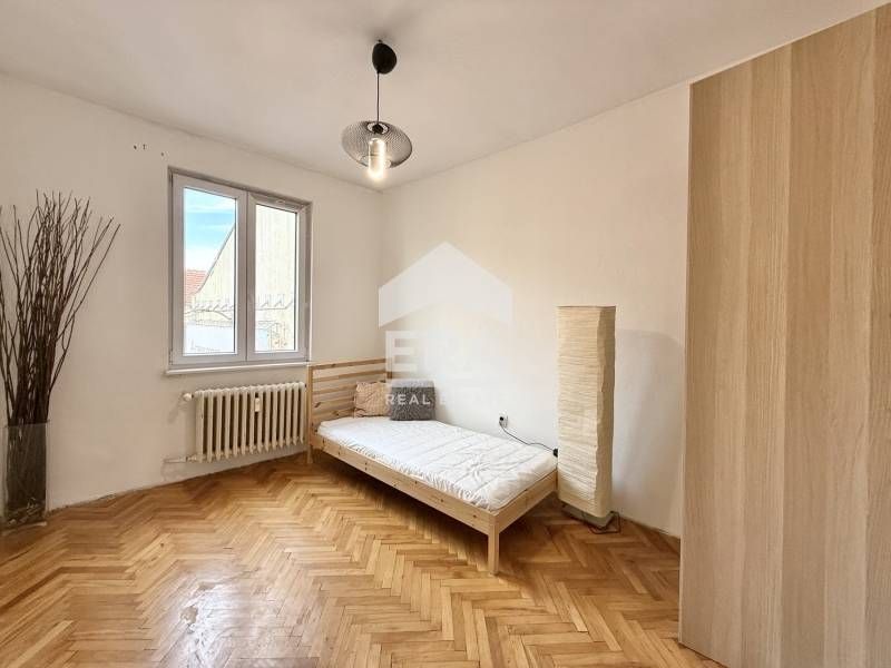 Апартамент до площад "Славейков" и ул. "Раковска"