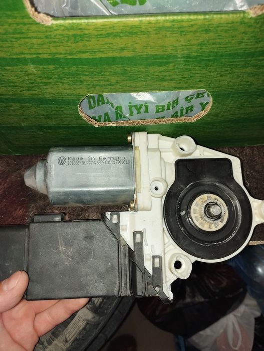 Ел. Моторче за стакло