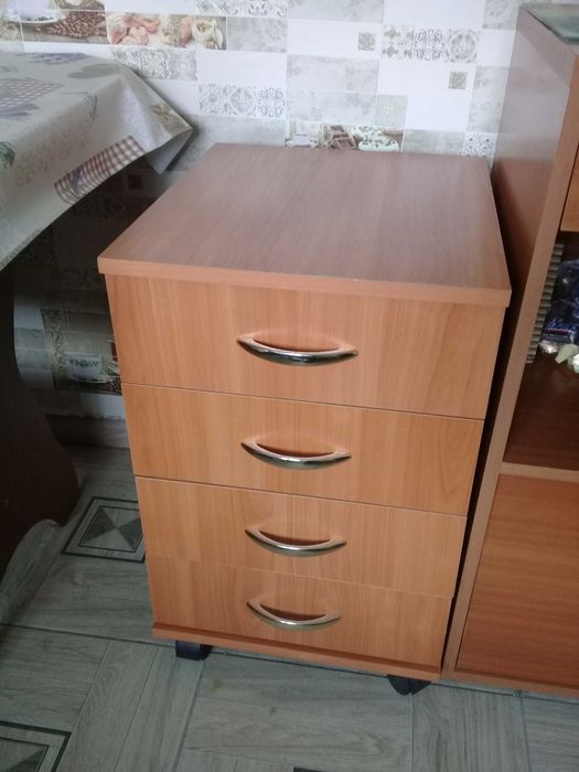 Продам тумбочки две штуки