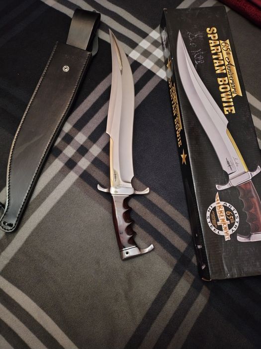 Огромен Spartan Bowie