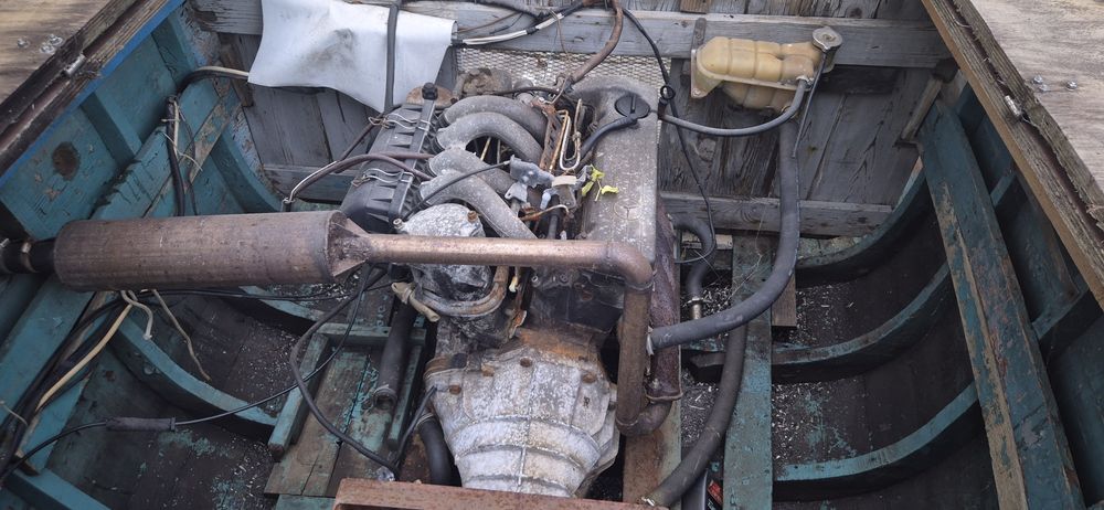 Двигател за лодка  мерцедес 2000 дизел