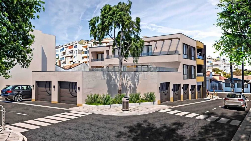 Продава се Двустаен апартамент в Добрич, Център - 85 кв.м за 936 €/кв.м - Снимка #2