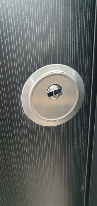 Usa MEGa DOOR pretabila la situatiile pe colt sau intre pereti fara pr