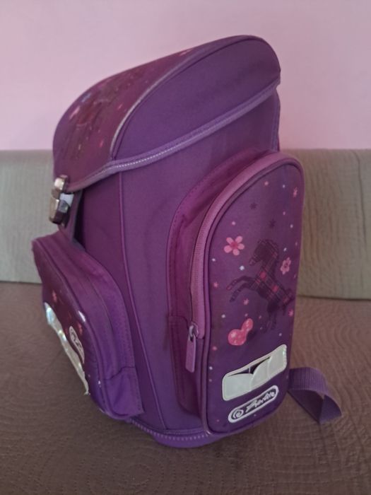 Продавам детска ученическа раница.