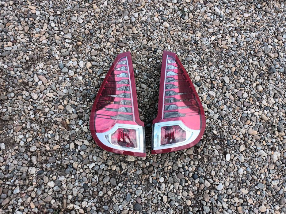 ляв и десен стоп за рено сценик 3 09 - 16 RENAULT SCENIC III