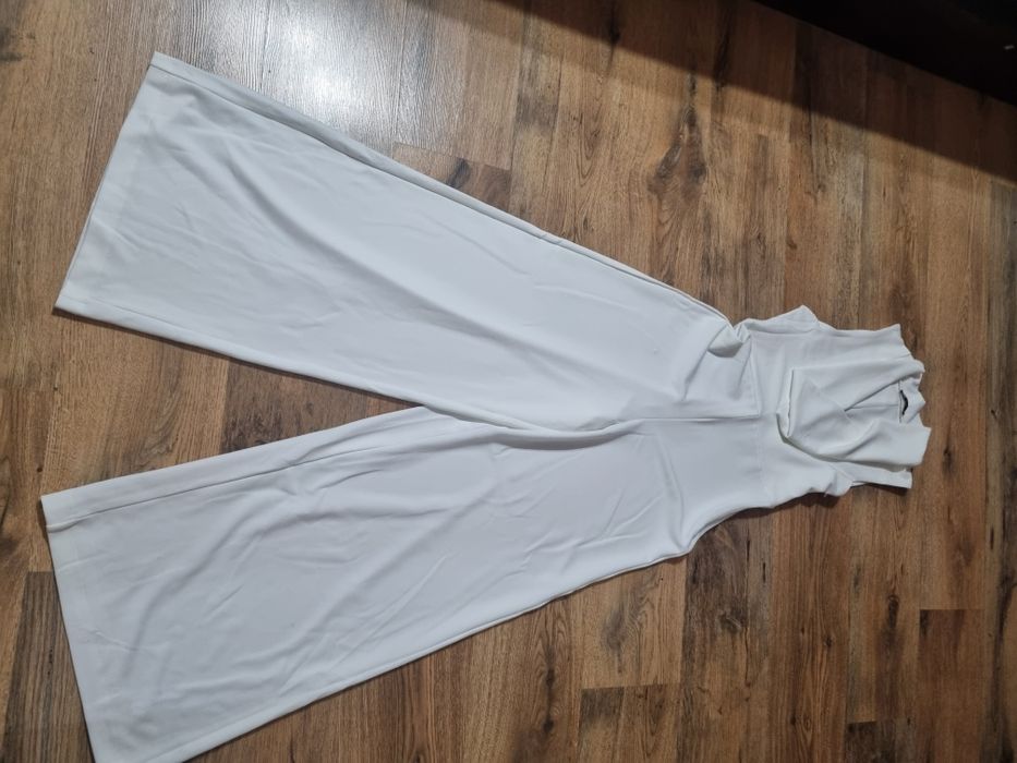 Уникален гащеризон на Зара