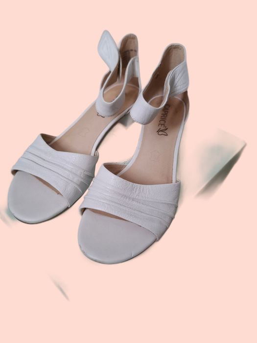 Продам туфли босоножки