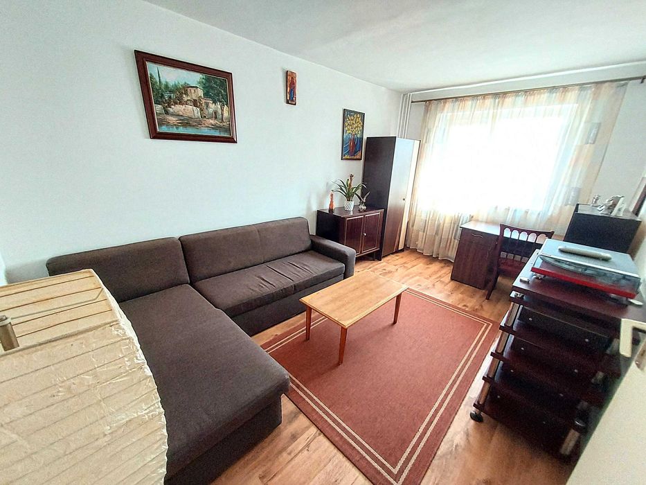 Vând apartament 2 camere cartier A. Vlaicu (zona Poetului)