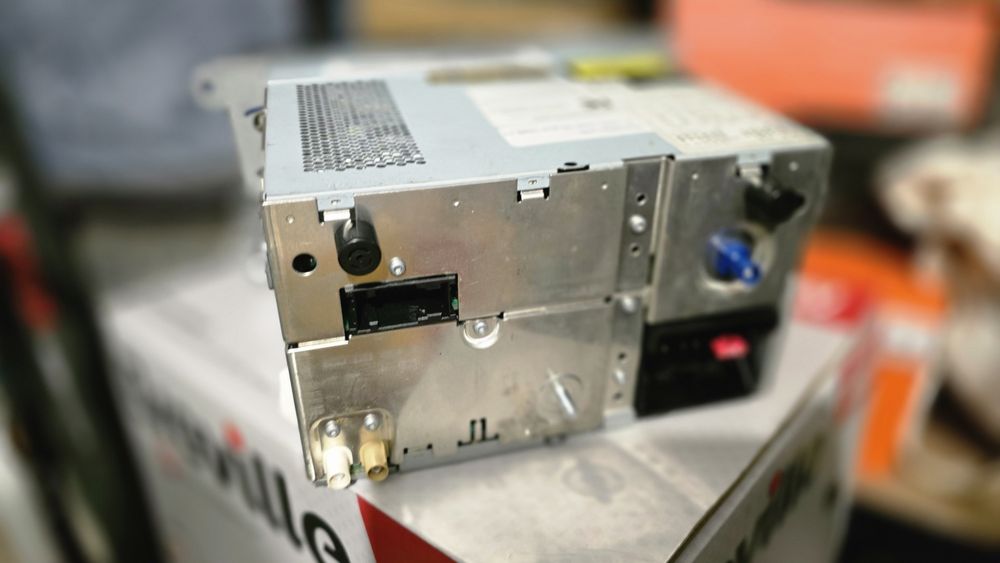 VW Мултимедия 3C8 035 195 и Медия за VW PASSAT B6