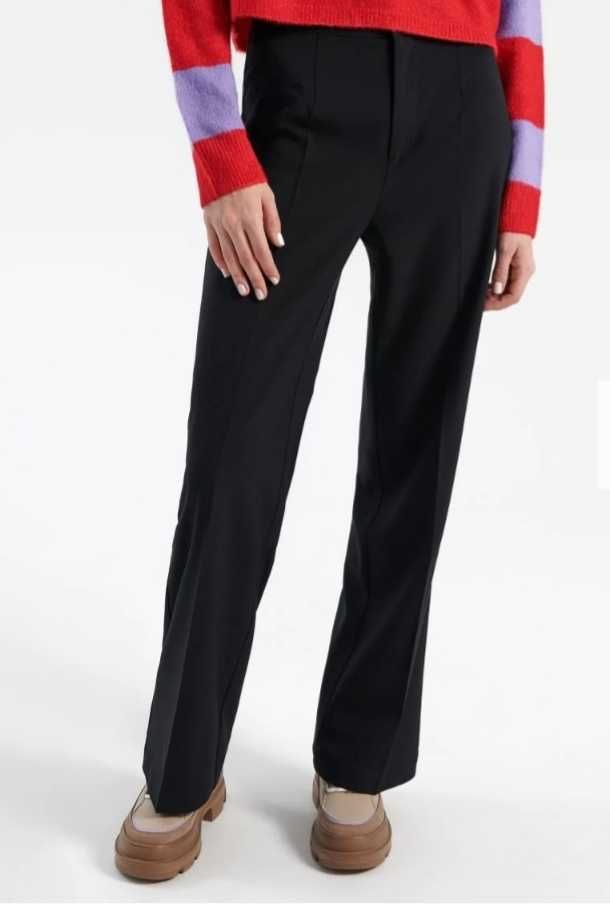 Pantaloni negri U C of Benetton foarte frumosi S M L Cluj