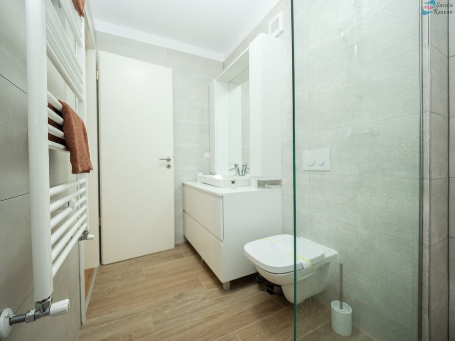 Ava Lounge Lux! Apartament Regim Hotelier Coresi Mall 2 camere