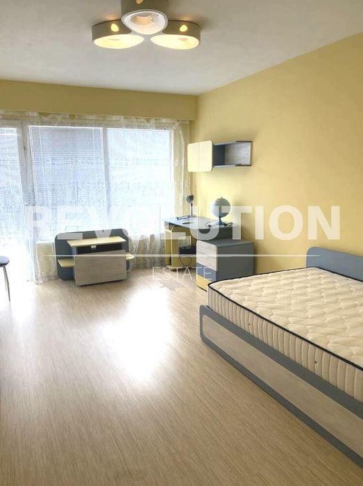 Дава се под наем Тристаен апартамент в Варна, Левски - 90 кв.м за 700 € - Снимка #3