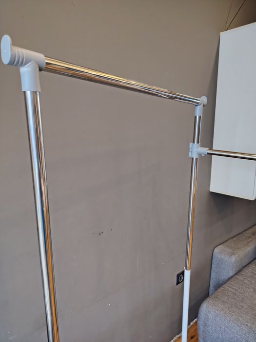 Стойка  за дрехи