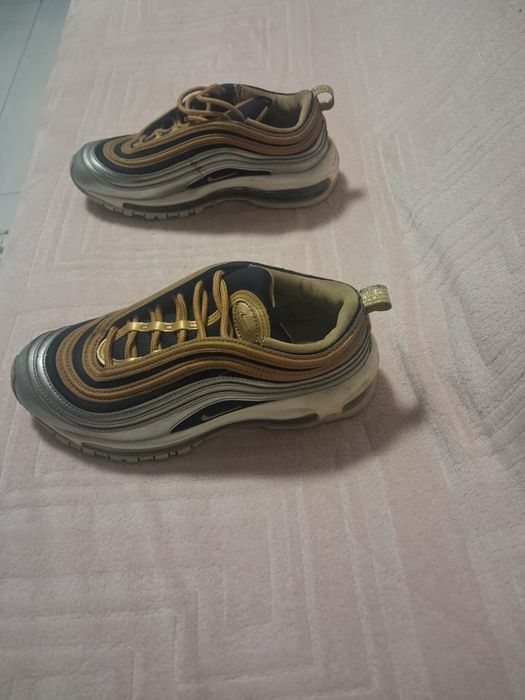 Adidai Nike buni