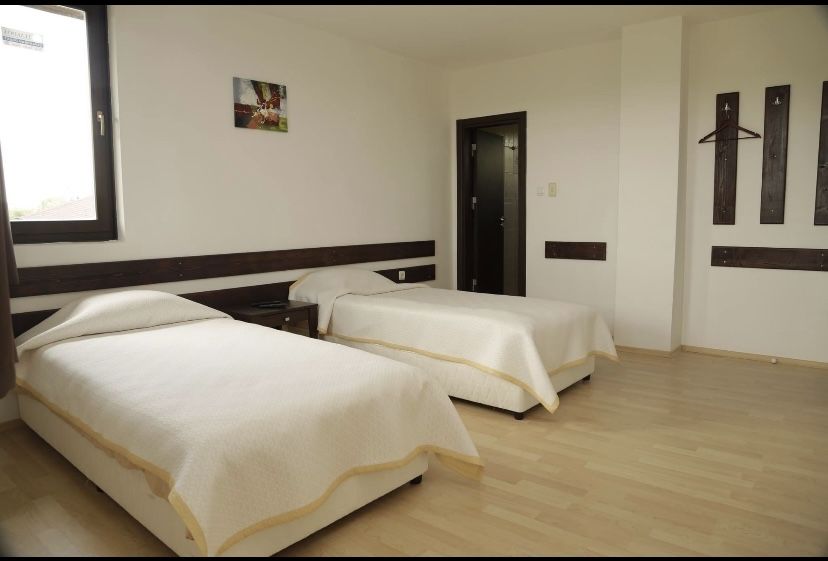 Дава се под наем Къща в с. Юнец, Област Варна - 180 кв.м за 150000 € - Снимка #12