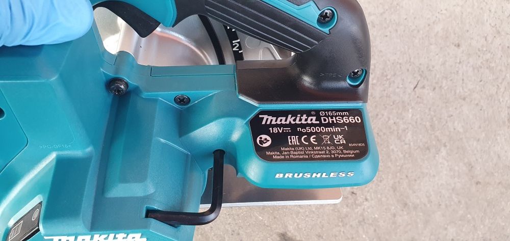 Fierăstrău circular cu acumulator Makita.