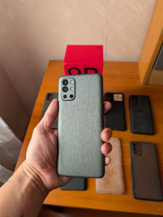Продам телефон OnePlus 9R