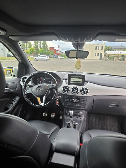 Mercedes-Benz B 180 CDI • 1.8 Motor Mercedes • Panoramic • Xenon • Piele