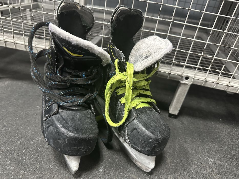 Коньки хоккейный