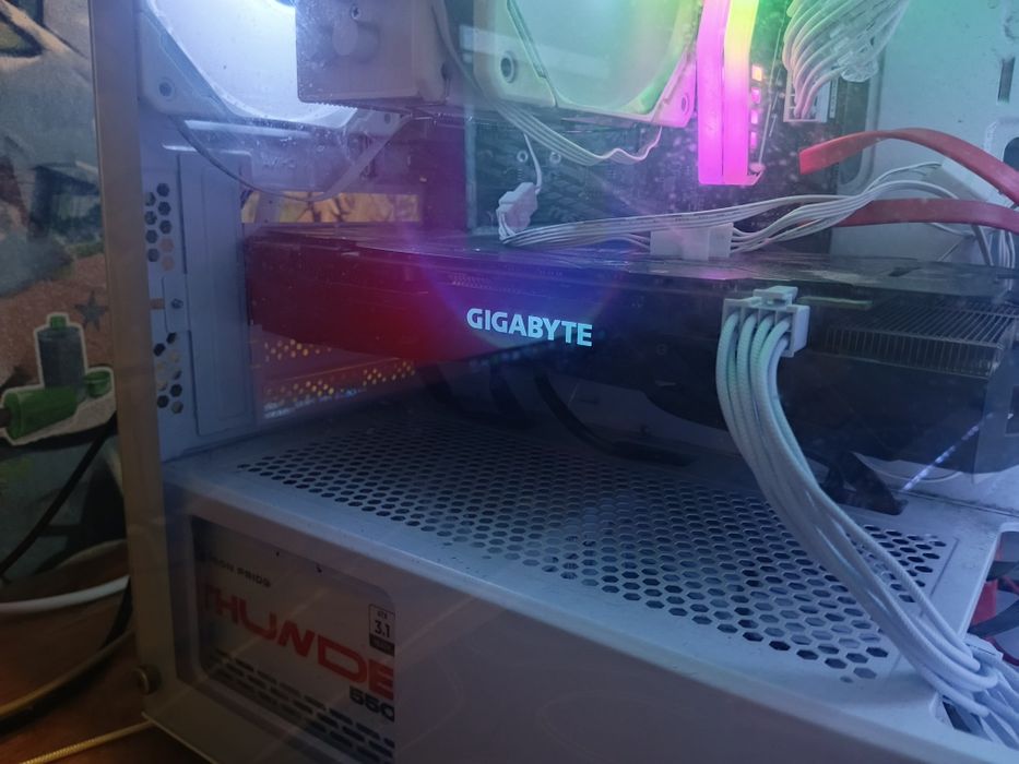 Продам Nvidia geforce gtx 1070 в исполнение gigabyte быстро