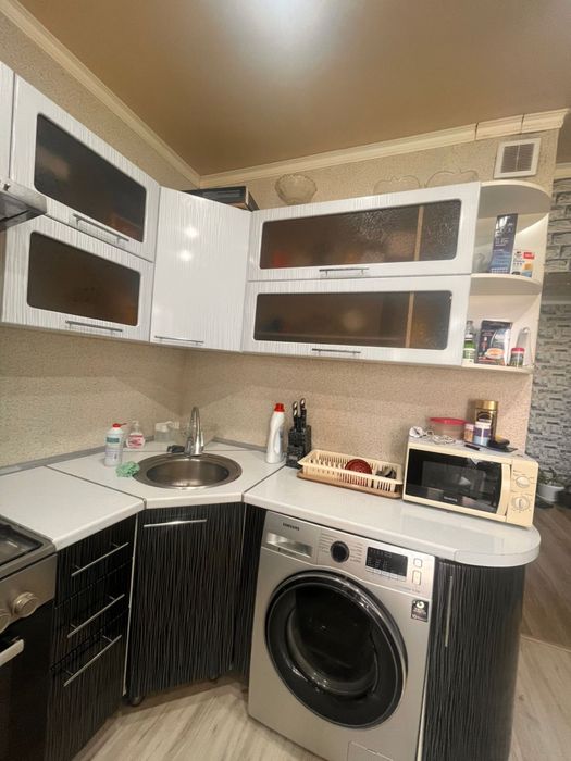 Продам кухонный гарнитур хорошем состояние!