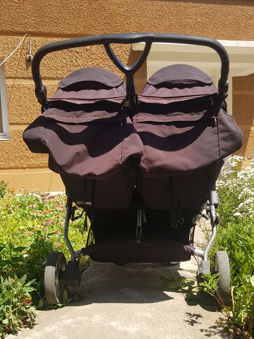 Количка за близнаци