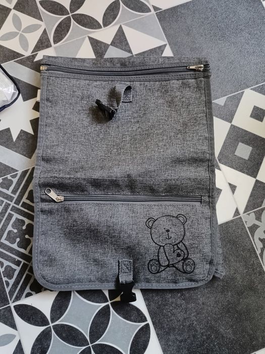 Преносима подложка за смяна на памперси