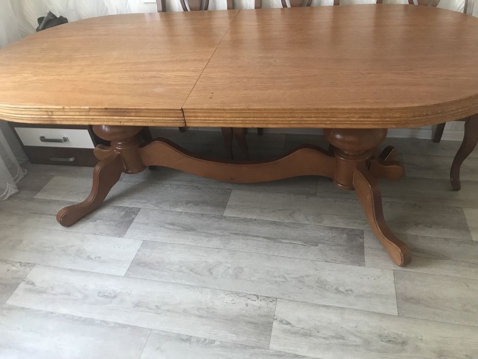 Продам стол  дубовый  раздвежной