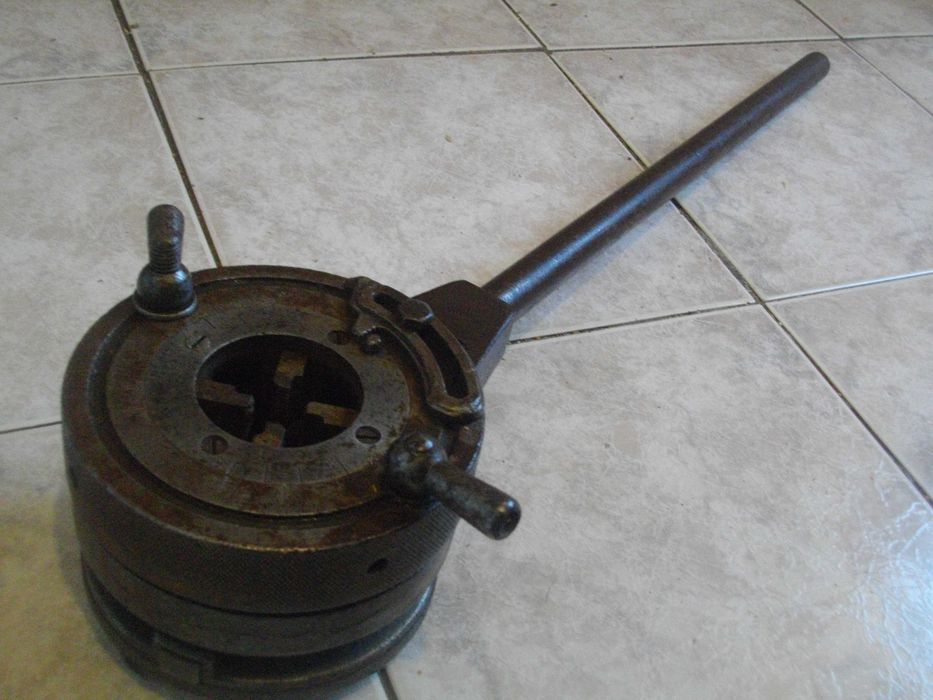 Винторезка винтонарезка плашка чешмеджийска за резби тръби 1/4"-1 1/2"