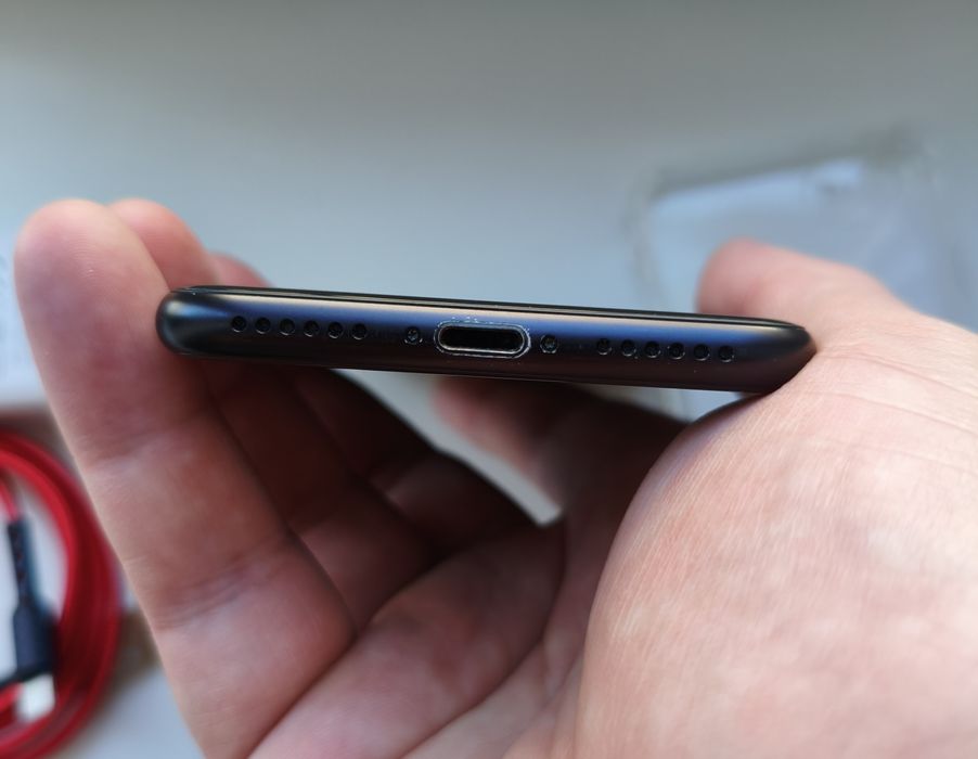 iPhone SE 2020 black 64gb.