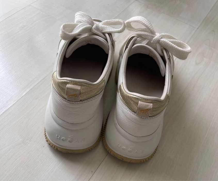 Кожаные кроссовки