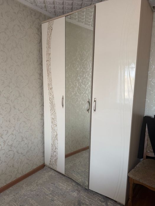 Продал в спальне гарнитур