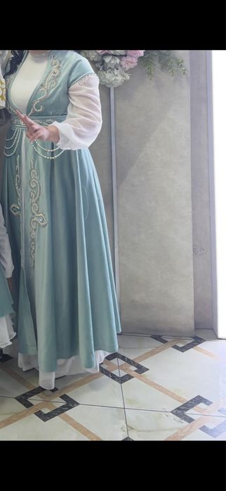 Қолдан тігілген әдемі камзол