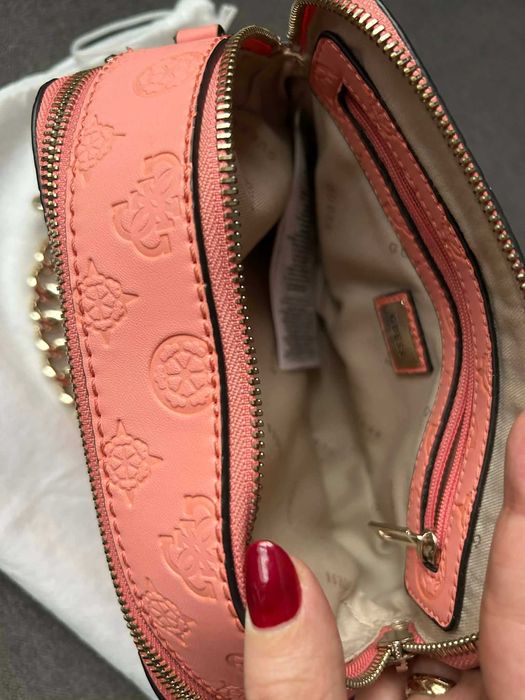 Дамска чанта Guess