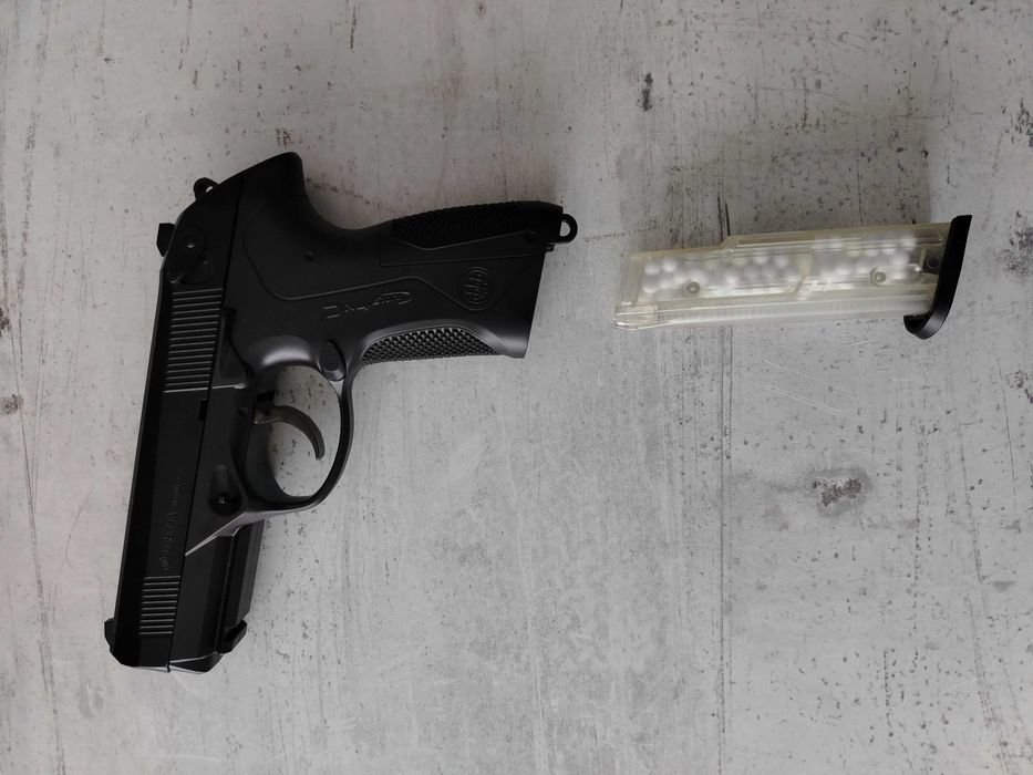 Pistol Airsoft cu bile
