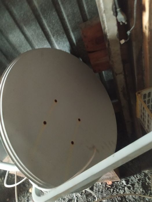 Спутниковая тарелка.