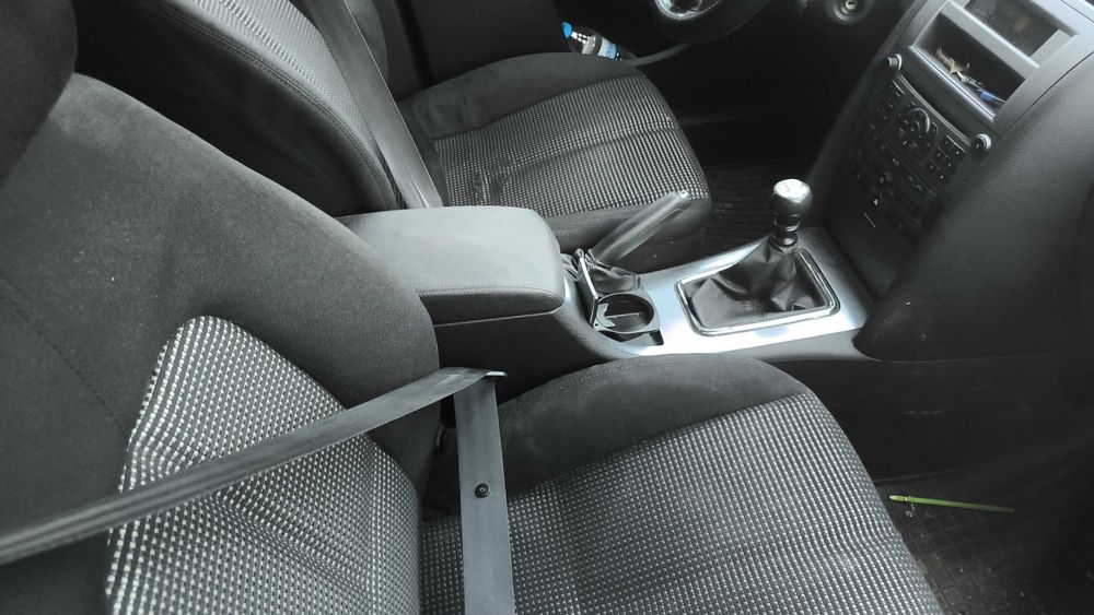 Пежо 407 sw дизел 2005год.