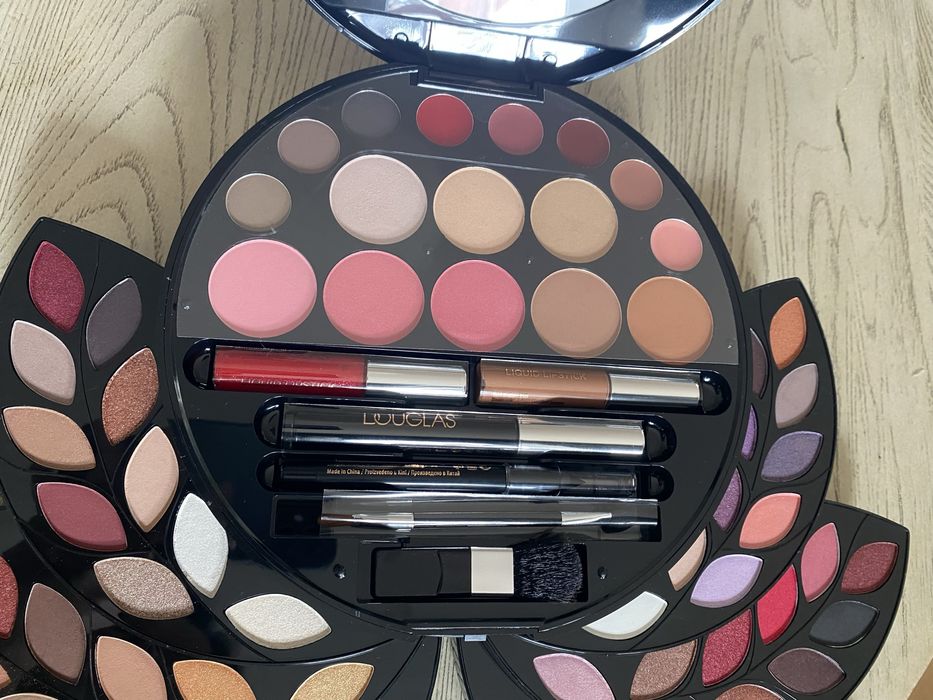 Douglas glam palette